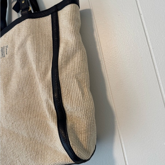 Chic Black and Cream Tote with Sturdy Handles - Picture 5 of 12